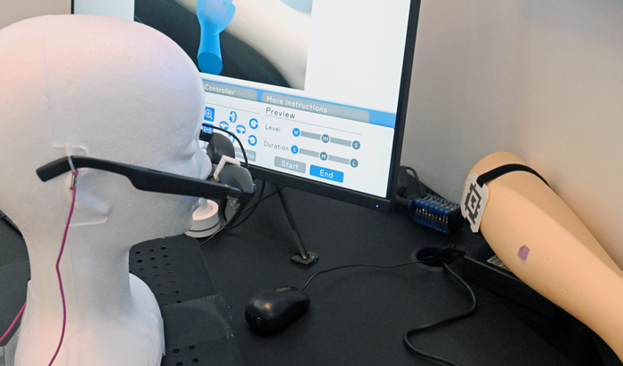 看護師が装着するARゴーグル