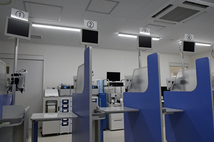 検体の受付窓口。すべてバーコードで管理し、受付から1時間で検査結果が分かる