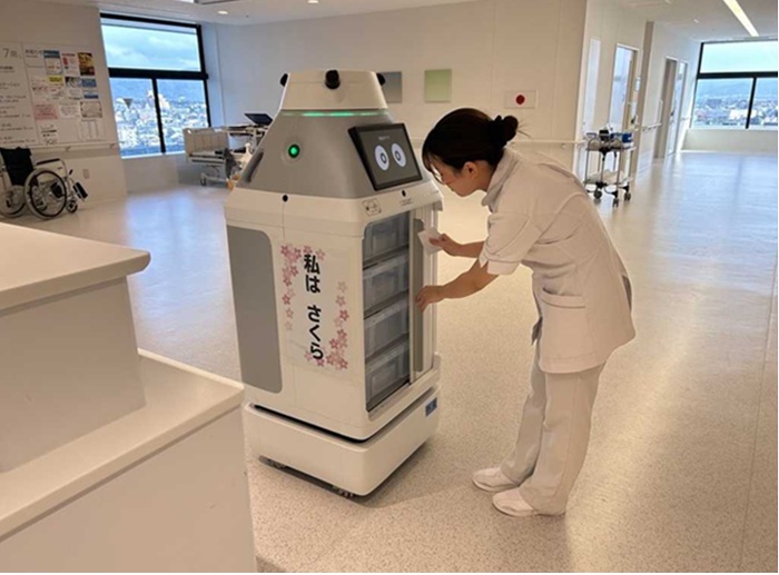 荷室扉を開ける様子