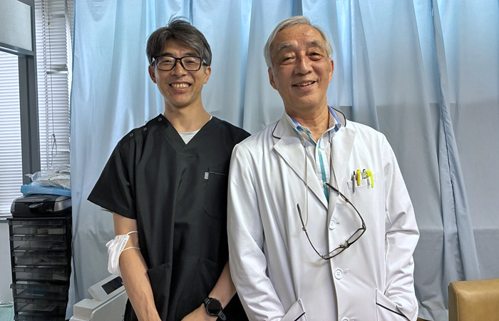 阿部クリニックの阿部仁院長（右）と阿部昌巳医師