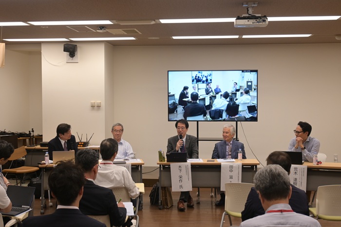 健康・医療・福祉情報の連携と地域での活用について意見を交わす登壇者たち